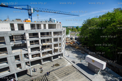 Gdynia. Uroczyste zawieszenie wiechy na nowo powstajacym...