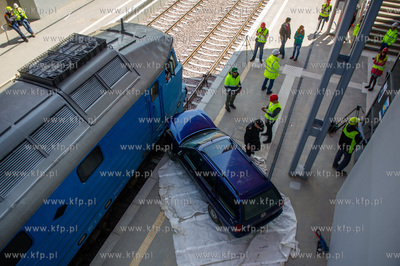 Gdansk. Cwiczenia Strazy Pozarnej na nowo budowanym...
