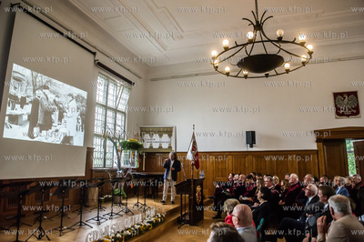 Gdansk. Oliwa. V Liceum Ogolnoksztalcace. Sesja Rady...