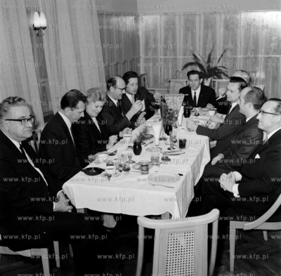 Przyjecie w restauracji dla delegacji . PROSIMY O POMOC...