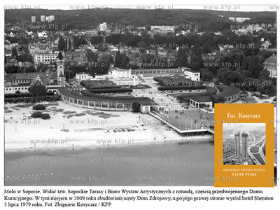 Molo w Sopocie. Widać tzw. Sopockie Tarasy i Biuro...