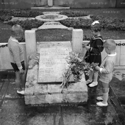 Tablica upamiętniająca żołnierzy poległych podczas...