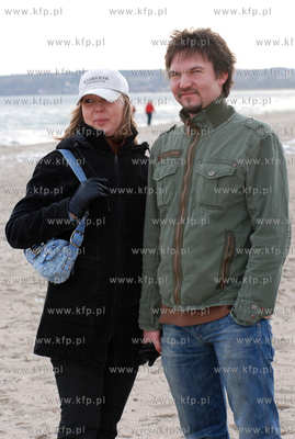 Marcin Firlej z zona Anna na spacerze w Rewie.
03.02.2008
fot....
