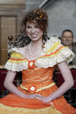 Dwor Artus w Gdansku. Casting na Panienke z Okienka...