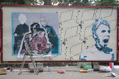 Lato zaczyna sie w Gdyni czyli Cudawianki. Nz. URBAN...