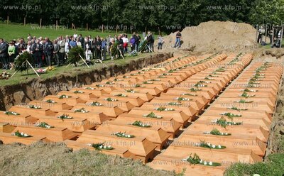 Szczecin/Glinna/zachodniopomorskie. Na cmentarzu wojennym...
