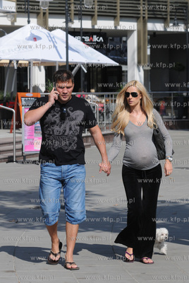 Sopot. Centrum Haffnera. Dariusz Michalczewski z zona...