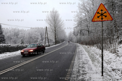 Zimowa aura na drodze krajowej nr 20, Koscierzyna -...