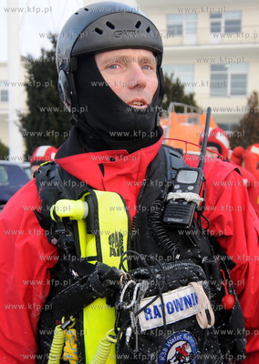 Gdynia, port jachtowy. Jak przetrwac na zamarznietym...