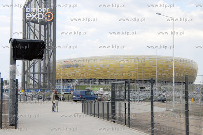 Pierwsi kibice przyjechali w czwartek kolejka SKM do...