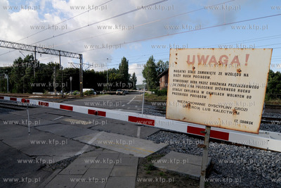 Przejazd kolejowy ze szlabanem przy ul. Puckiej pomiedzy...