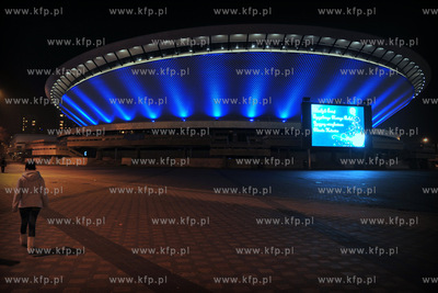 Katowice. Iluminowane centrum miasta wieczorem w pierwszy...
