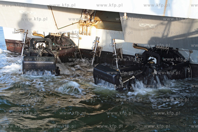 Do gdanskiego portu przypynal niecodzienny okręt HSwMS...