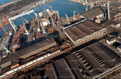 Stocznia Gdynia z lotu ptaka. 02.04.2009 fot. Kacper...
