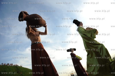 XIII edycja Festiwalu Teatrow Ulicznych FETA. FETA...