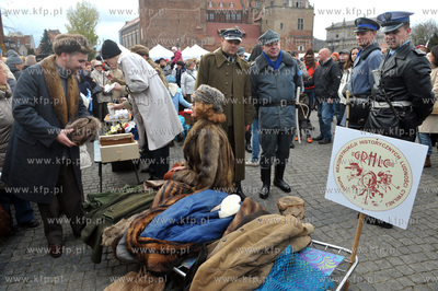 Gdanska Parada Niepodleglosci. Inscenizacja targowiska...