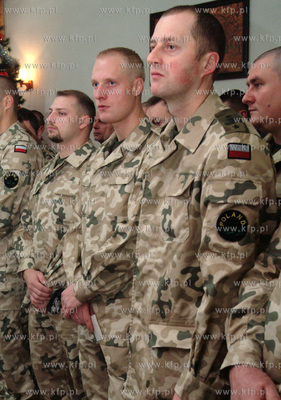 Zalogi smiglowcow MI-24 z 49 Pulku Smiglowcow Bojowych...