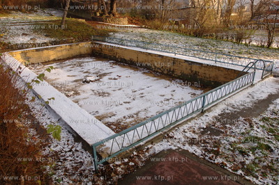 Stary basen na miejscu ktorego prawdopodobnie zostanie...
