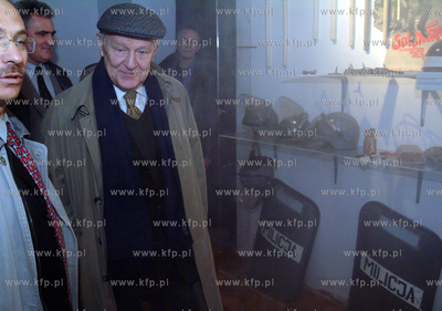 Mieczyslaw Rakowski ostatni premier PRL oglada wystawe...