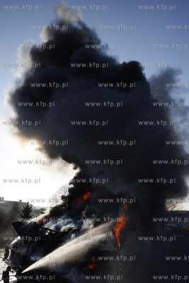 Gdansk. Pozar bylego magazynu rybnego przy ul Kosciuszki.
16.03.2011
fot....