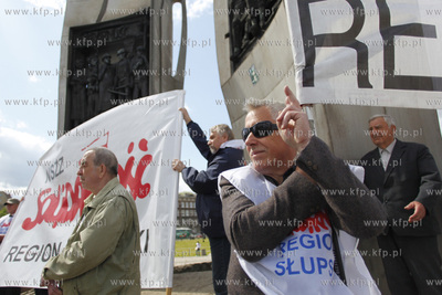 Gdansk. Manifestacja przedstawicieli NSZZ Solidarnosc...