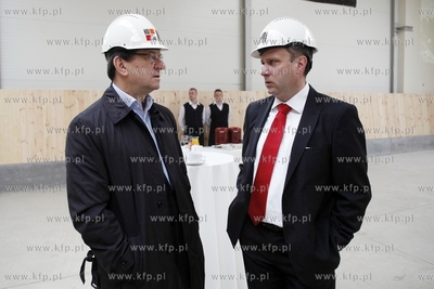 Uroczystosc zawieszenia wiechy na budowie budynku 2...