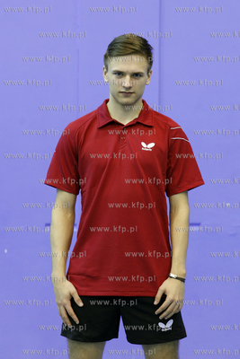 Jakub Folwarski, tenisista stolowy. 18.11.2013 fot....