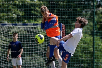 Gdansk Zaspa. Pilkarski turniej dzikich druzyn Do przerwy...