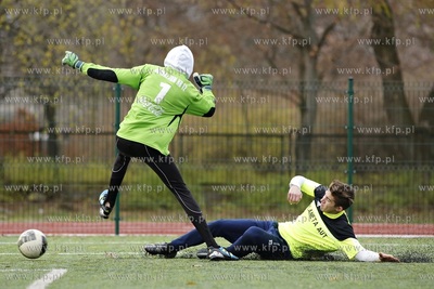 Gdansk Zaspa. Pilkarski turniej dzikich druzyn Do przerwy...