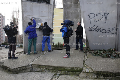 Nieznani sprawcy sprofanowali Pomnik Poległych Stoczniowców...