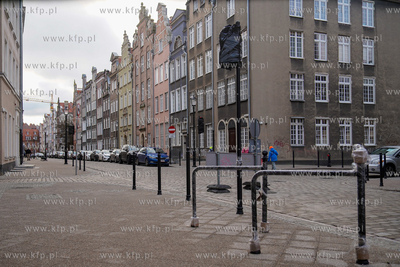 Nowe elementy architektury miejskiej, ławeczki, stojaki...