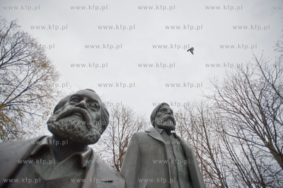 Pomnik Karl Heinricha Marx i Frederyk Engelsa na Marxengelsforum...