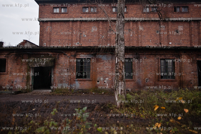 Kolejne budynki Stoczni Gdanskiej do wyburzenia .Tym...