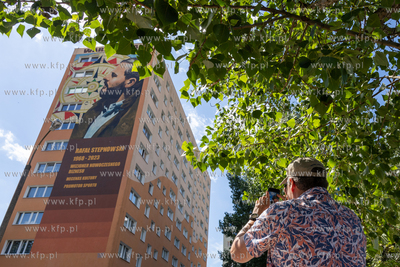Gdańsk, ul. Warneńska 4. Mural upamiętniający Rafała...