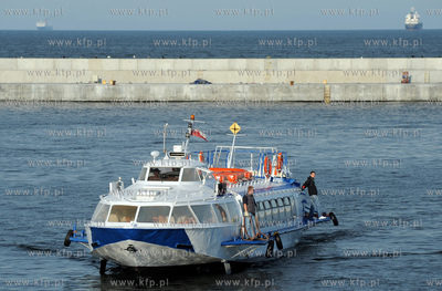 Gdynia, Molo Poludniowe. Wodolot Merlin 229.07.2009fot....