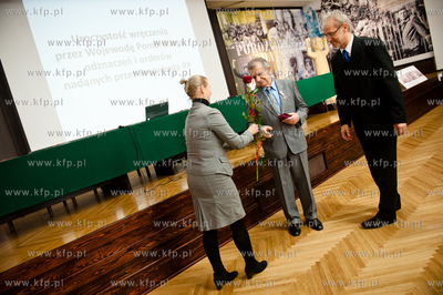 Gdansk. Historyczna sala BHP. Wreczenie odznaczen panstwowych,...