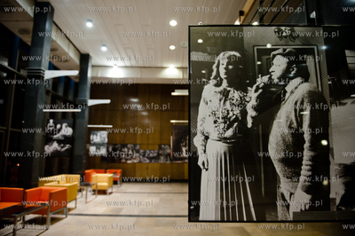 Gdansk. Teatr Wybrzeze. Wystawa zdjęć przygotowana...