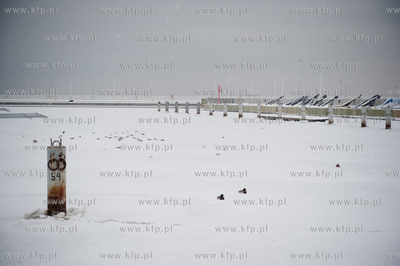 Gdynia. Zima w porcie jachtowym. Niskie temperatury...