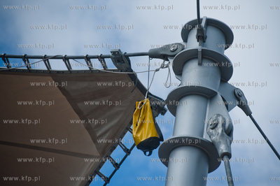 Sopot. Rozpoczeto montaz liczacej 7000 m2  powloki...