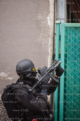 Gdansk. Wspolne cwiczenia grupy antyterrorystycznej...