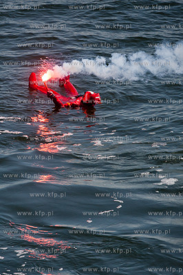 Gdynia. Swieto Morza. Pokaz dzialan antyterrorystycznych...