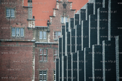 Gdansk. Pierwszy spacer Gdanszczan po Murze Teatru...