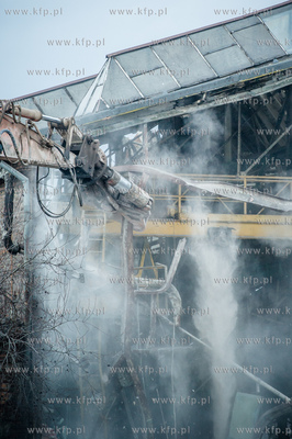 Gdansk. Tereny bylej Stoczni Gdansk. Wyburzenie hali...