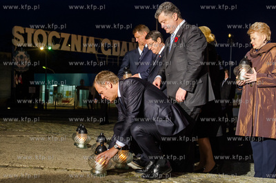Gdansk. Plac Solidarnosci. Obchody 70. rocznicy zakonczenia...
