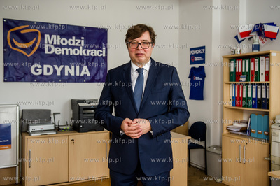 Gdynia. Posel na Sejm Tadeusz Aziewicz jako pierwszy...