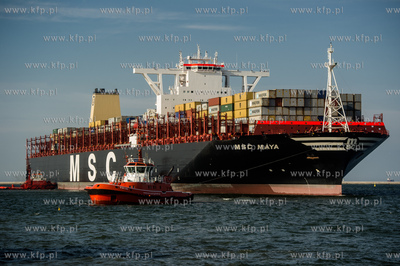 Gdansk. Najwiekszy kontenerowiec na swiecie MSC Maya...