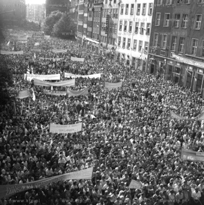 Gdansk Dlugi Targ. Manifestacja poparcia dla PZPR i...