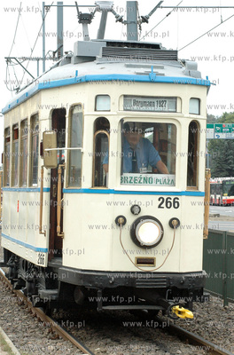 Zabytkowy tramwaj firmy Borgman z 1927 r. przejezdzajacy...
