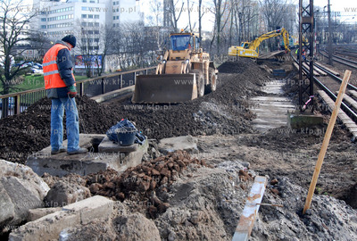 Gdynia. Remont peronu i torowiska Szybkiej Kolei Mejskiej
4.03.2008
Fot....
