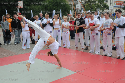 Pokazy brazylijskiej sztuki walki capoeiry na Placu...